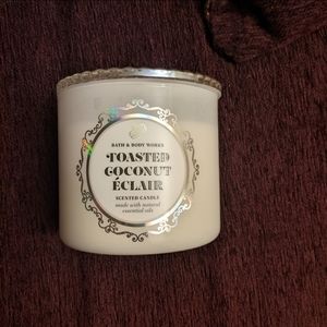 Toasted coconut eclair candle by bath and body works